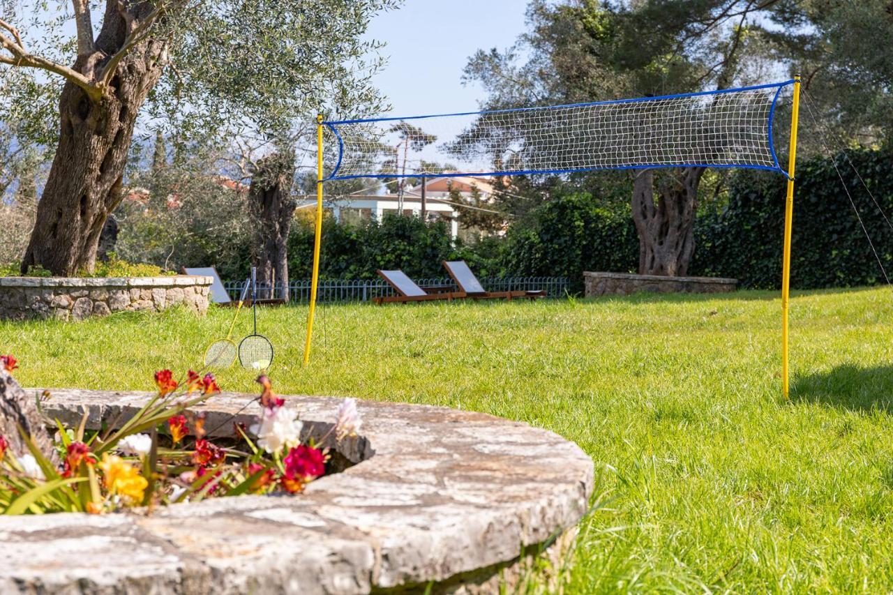 Spyrelia Villa With Private Pool & Outdoor Hot Tub Dassia  Bagian luar foto