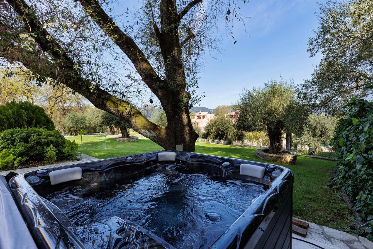 Spyrelia Villa With Private Pool & Outdoor Hot Tub Dassia  Bagian luar foto