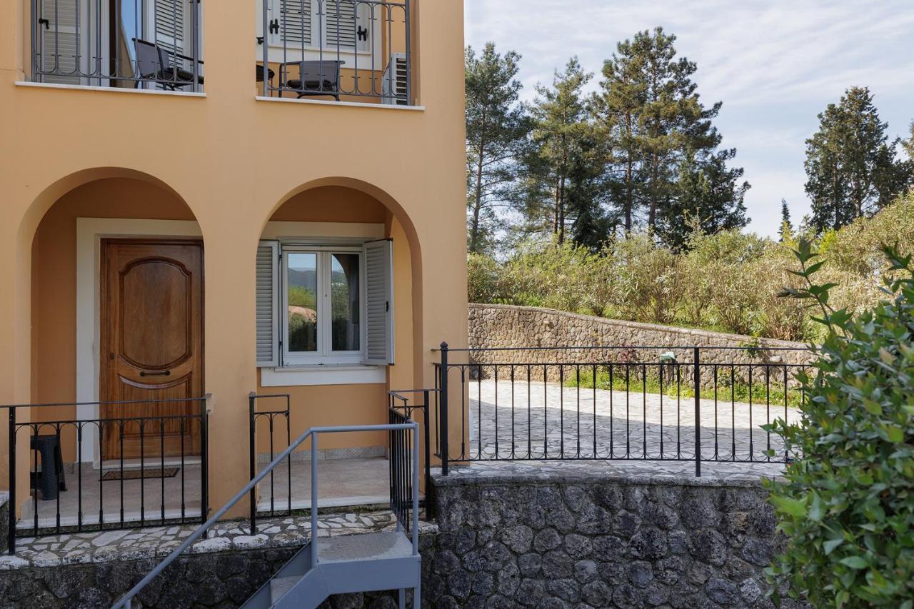 Spyrelia Villa With Private Pool & Outdoor Hot Tub Dassia  Bagian luar foto